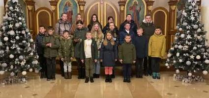 Тиха ніч (на різних мовах)